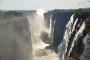Vue du gouffre dans la longueur, côté zambien